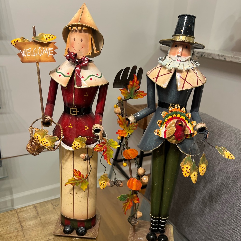 2 metal pilgrims Festive fall Harvest thanksgiving Figurines